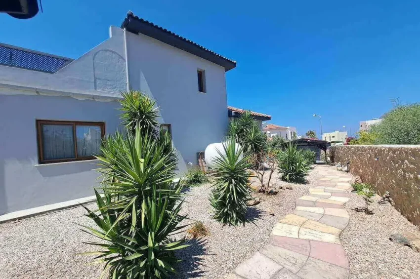 3-Bedroom Villa with Private Pool in Esentepe | Roof Terrace, Jacuzzi and Central Heating Infrastructure