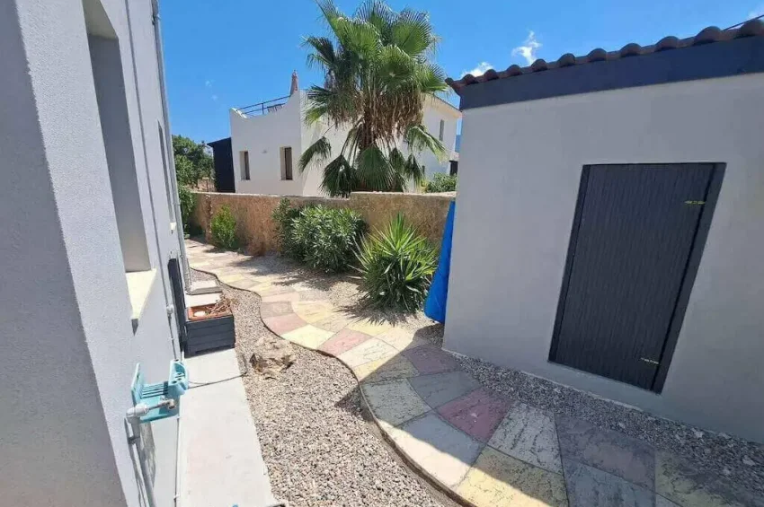 3-Bedroom Villa with Private Pool in Esentepe | Roof Terrace, Jacuzzi and Central Heating Infrastructure