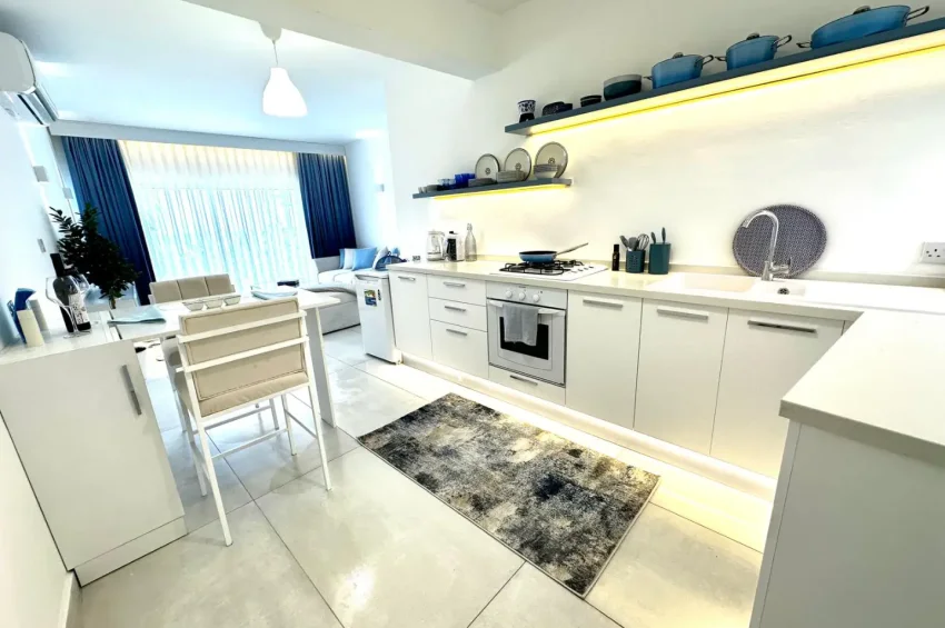 Dwupoziomowy penthouse z 2 sypialniami oraz widokiem na morze i góry w Bahçeli