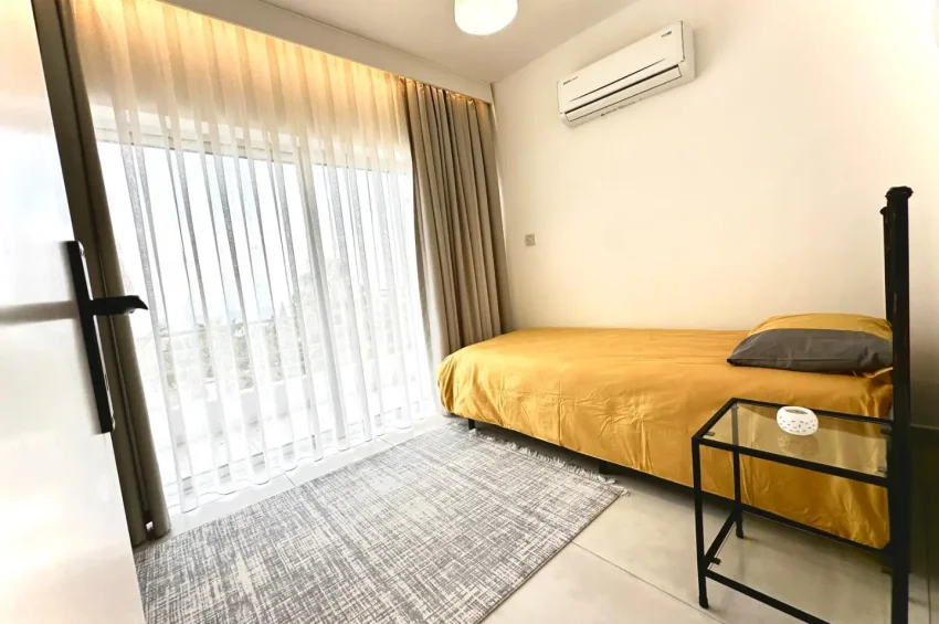 Dwupoziomowy penthouse z 2 sypialniami oraz widokiem na morze i góry w Bahçeli