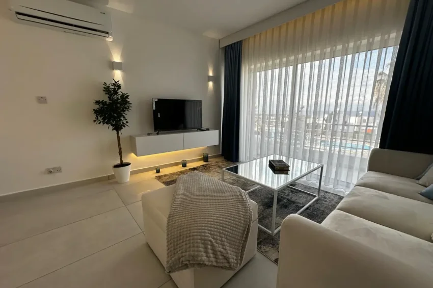 Dwupoziomowy penthouse z 2 sypialniami oraz widokiem na morze i góry w Bahçeli