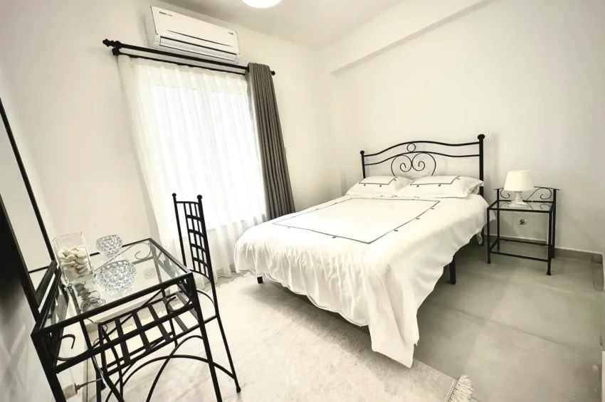 Dwupoziomowy penthouse z 2 sypialniami oraz widokiem na morze i góry w Bahçeli