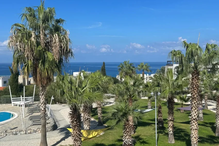 Dwupoziomowy penthouse z 2 sypialniami oraz widokiem na morze i góry w Bahçeli