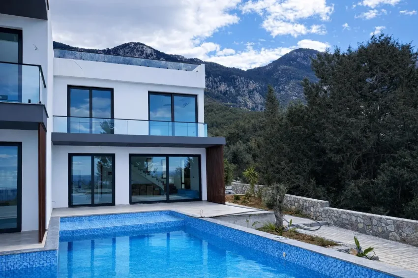 Luxury Two-Bedroom Duplex Penthouse in Lapta
