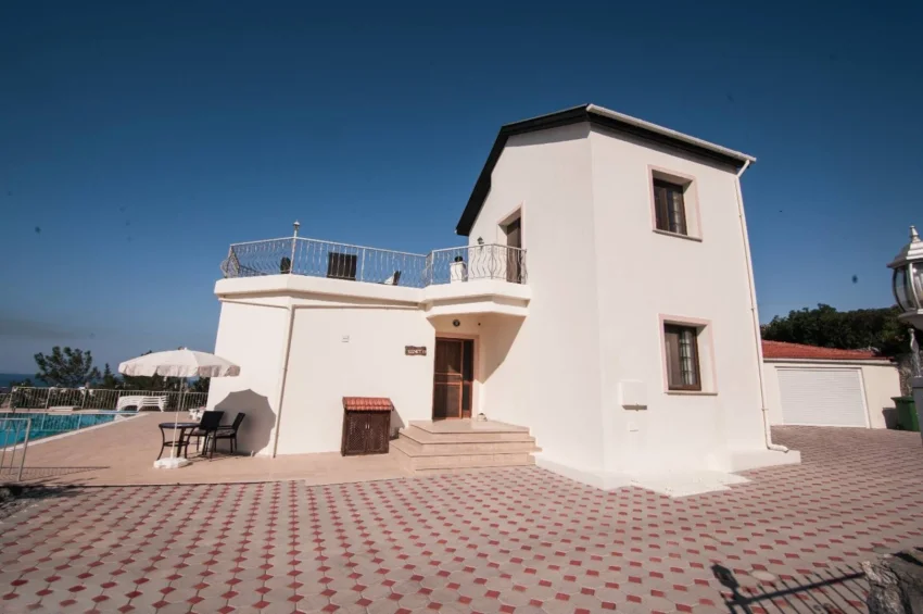 Geräumige Villa mit 4 Schlafzimmer und atemberaubendem Meerblick