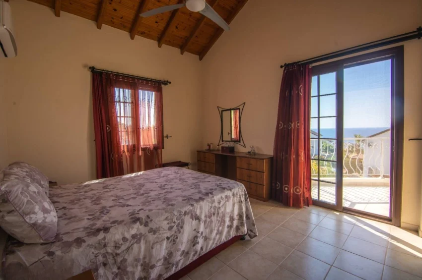 Geräumige Villa mit 4 Schlafzimmer und atemberaubendem Meerblick