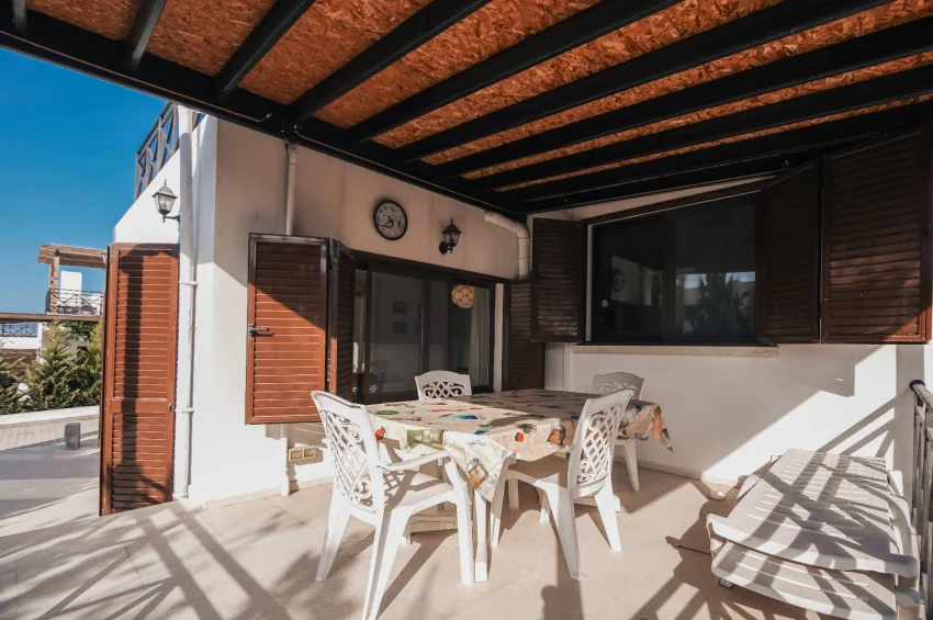 4 Bedroom Private Villa within Walking Distance to the Shore