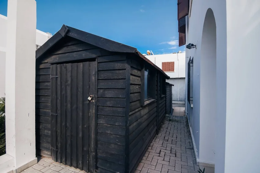 4 Bedroom Private Villa within Walking Distance to the Shore