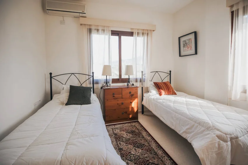 4 Bedroom Private Villa within Walking Distance to the Shore