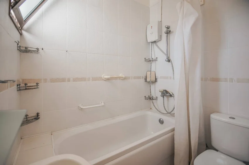 4 Bedroom Private Villa within Walking Distance to the Shore