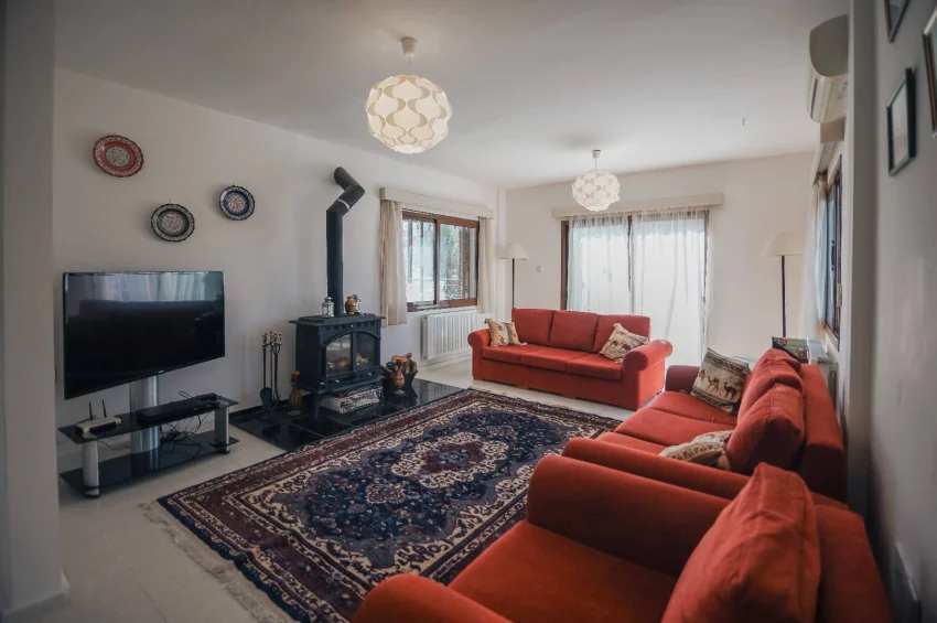 4 Bedroom Private Villa within Walking Distance to the Shore