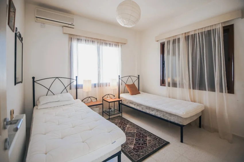 4 Bedroom Private Villa within Walking Distance to the Shore