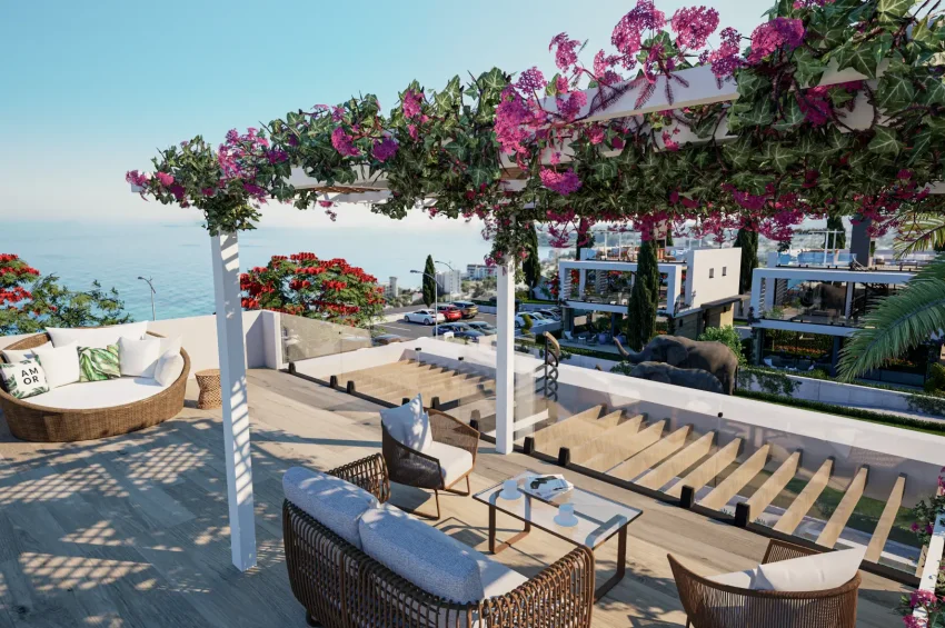 Stunning 2-Bedroom Semi-Detached Villa Close to the Beach with Garden and Roof Terrace
